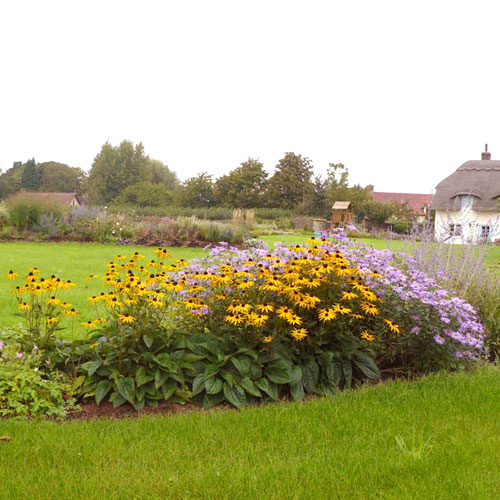 Contemporary Country Garden Island bed with large table and chairs